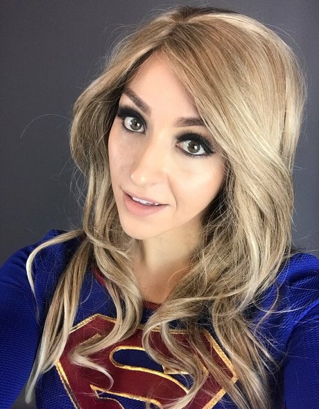 Arty Fakes star perfect pics