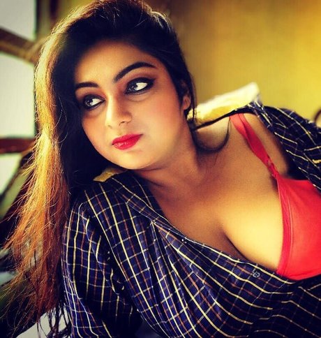 Yajnaseni model beautiful image