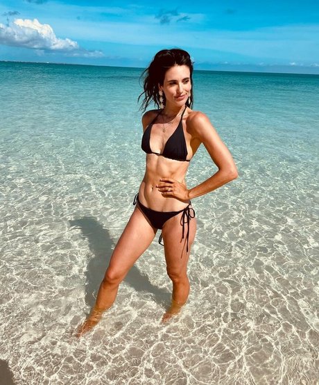 Liz Plank adult model pics