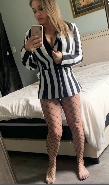 Horror Tori naked model pic