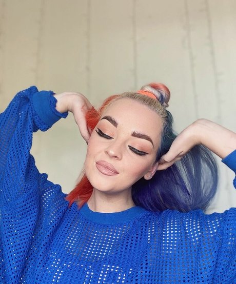 Emily Rose Perrin porn model photos