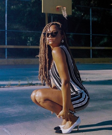 Rhyon Nicole Brown pornographic model pictures