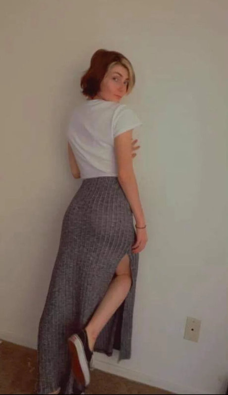 Trippyyjellyfish naked model pics