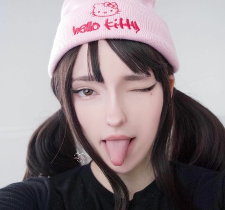 Mewlyni pornstar erotic pic