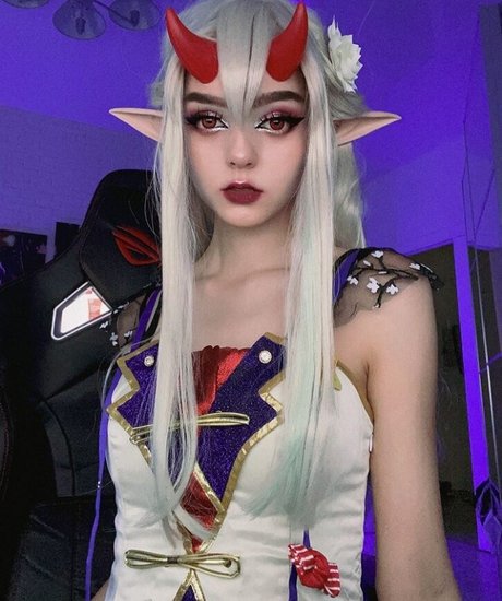 Madness Alise model top img