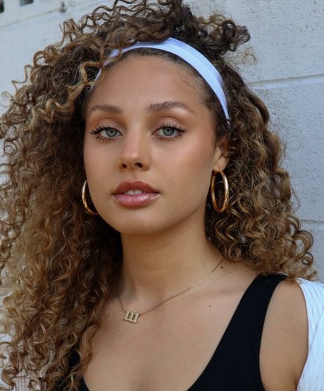 Ceira Mi Lunasa exclusive star pictures