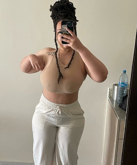 Tanya Mayenge star sexy pics