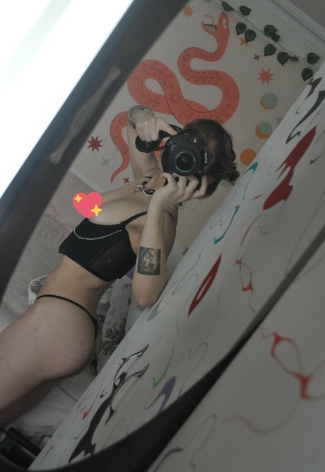 artsymoi profile pic