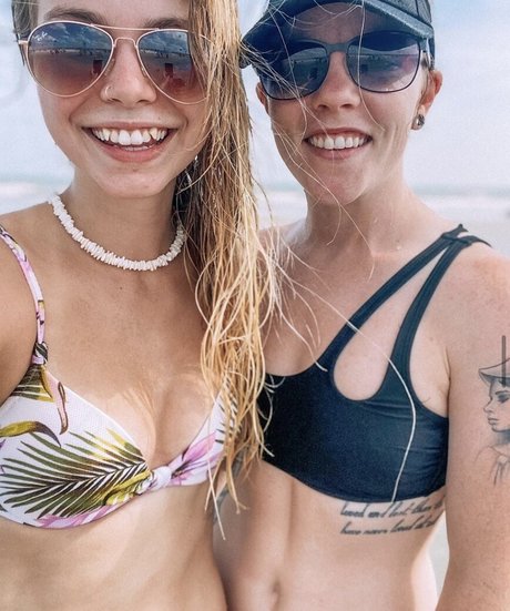 HalieeandKendra naked pornstar gallery