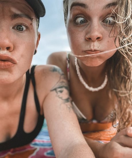 HalieeandKendra model erotic photo