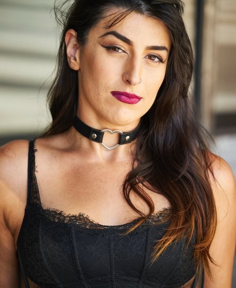 AutisticBimbo sexy model img