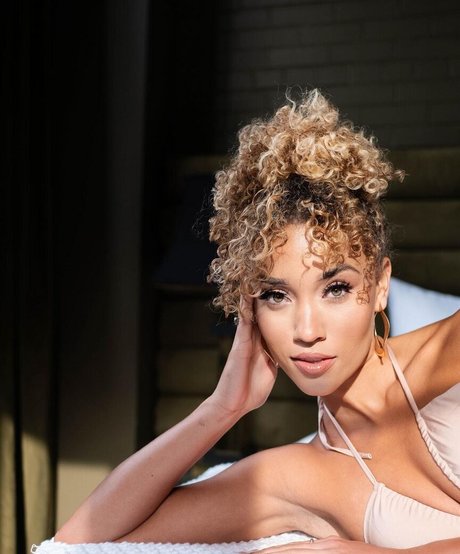 Elle Smith model best gallery