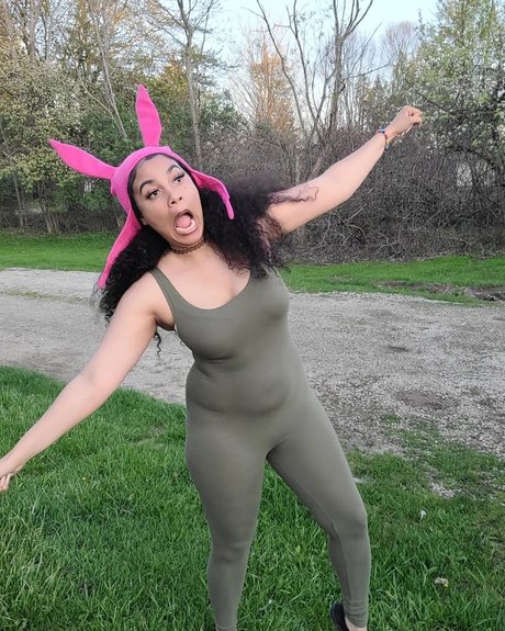 Animated Aja beautiful model pic