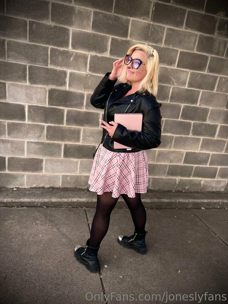 Lindsay Jones nude pornstar photos