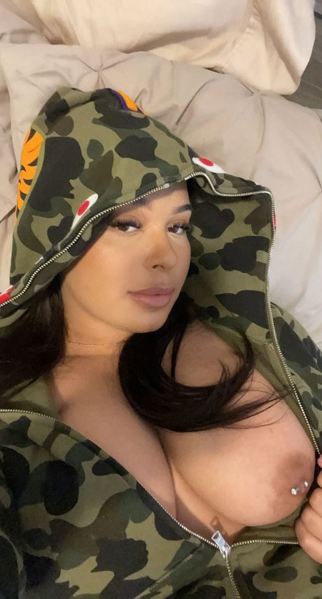 Laixxx_ pornstar naked photos