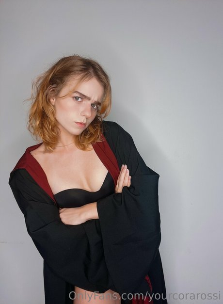 Cora Rossi hot model gallery