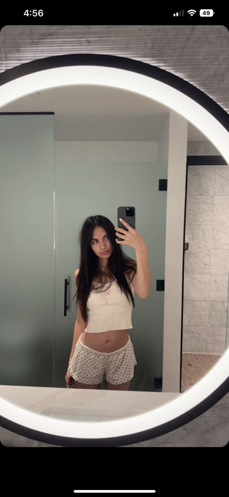 Caryn Marjorie model sexy img