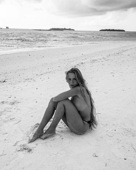 Lies Zhara_ pornstar hd img