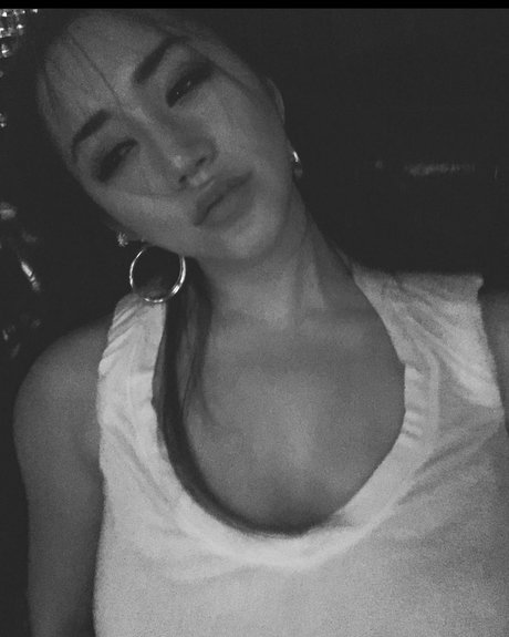 one onlyfans nude picture