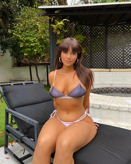 Salarrea star erotic image