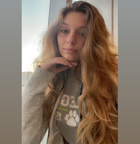 Lydia Renae model top image