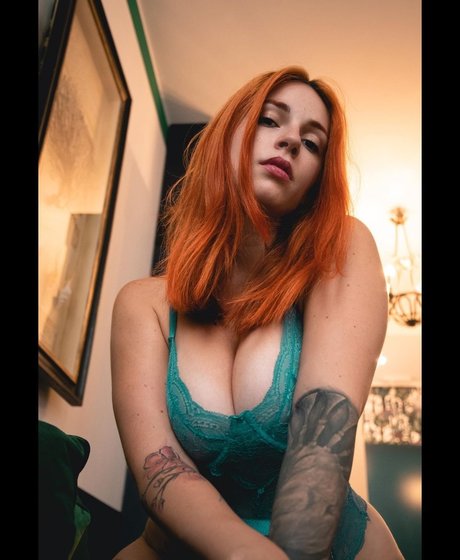 Lucelf hot model pic