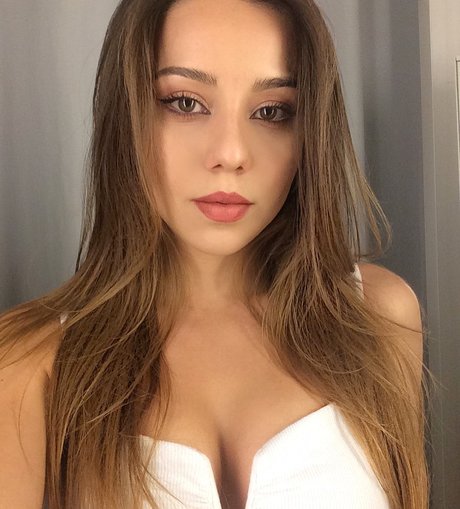 Sinem Ozgur model sexy image