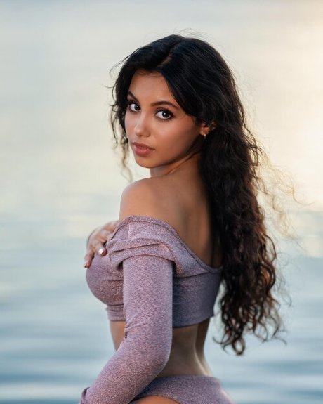 Rachel Delgado art model pic