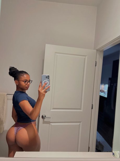 Ldndrygin model naked image