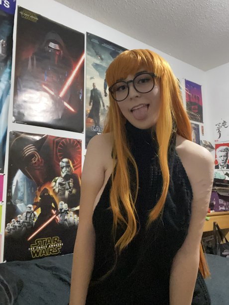 Maddie Reznor erotic model photo