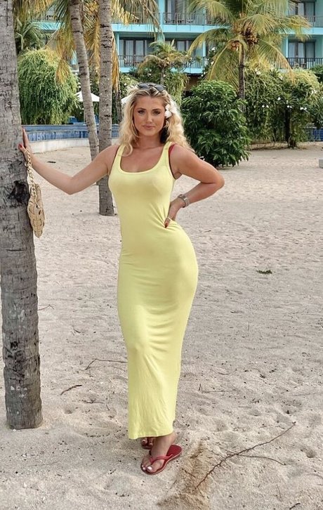 Hari Beavis naked model pictures