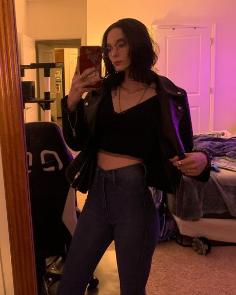 Queen etimy exclusive model photos