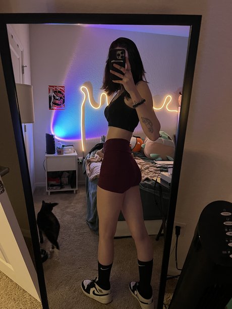 Queen etimy sexy model pictures