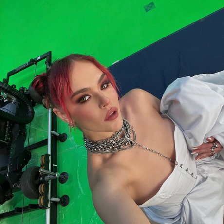 Taylor Upsahl_ beautiful star gallery