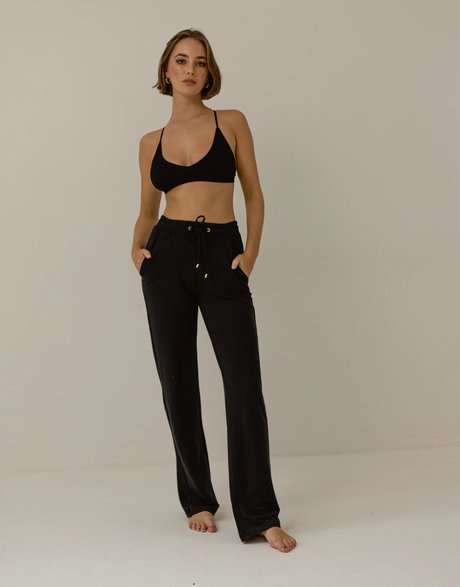 Amelie Manzoli porn actress pics