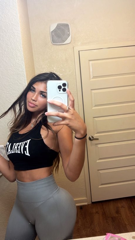 Adeline Bri exclusive model pic