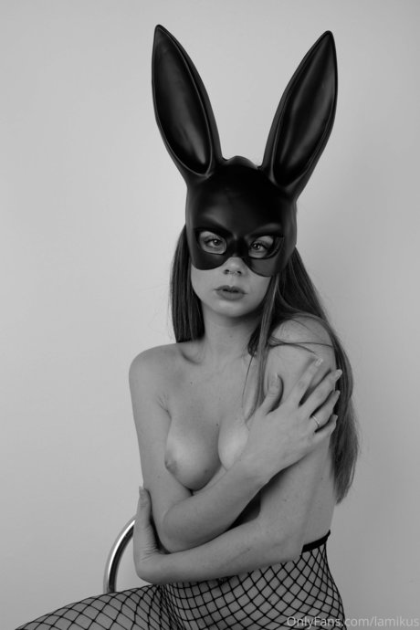 Laura Mikus star hot img