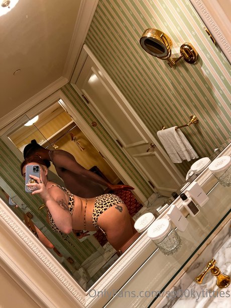 Sp00kytitties free pornstar pic