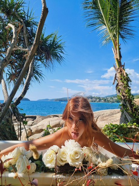 Tasty Maze VIP hot actress pictures