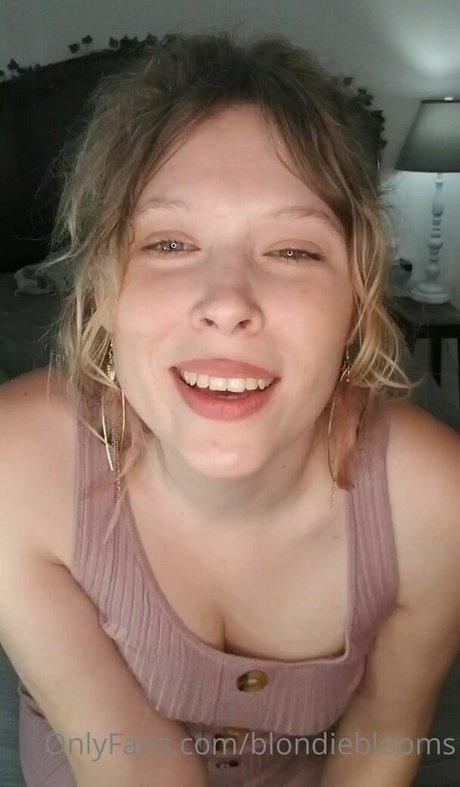 Blondie Blooms star nude pictures