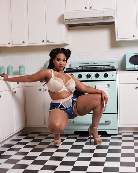 XtraXtraLeX_ model pornographic image