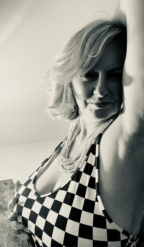 CourtesanAnna model adult image