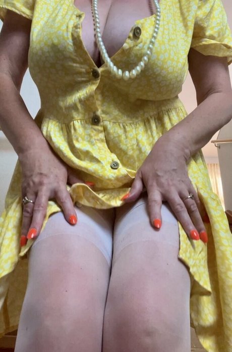 CourtesanAnna sexy star photos