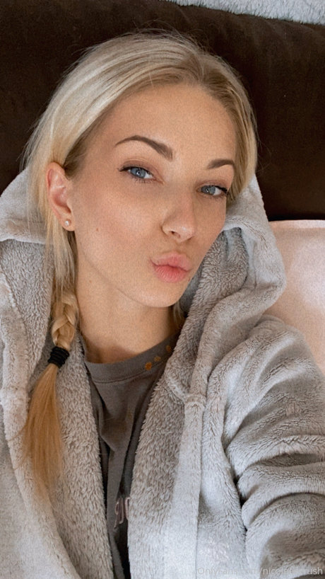 Sweet Crush Nicole pornstar nudes images