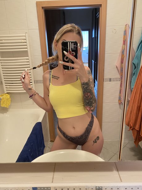 Sweet Crush Nicole model naked pic