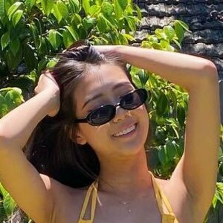 Briddyli star hot photos