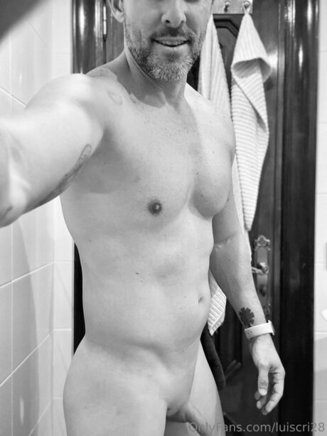 Lucri28 xxx pornstar image