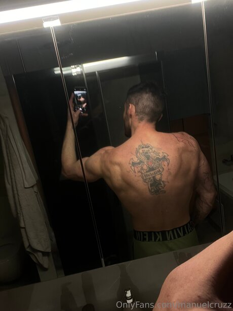 Manuelcruzz model top img
