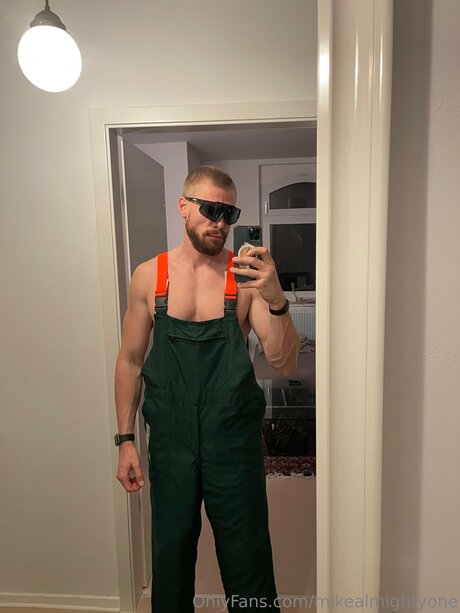 Mikealmightyone model pretty pic