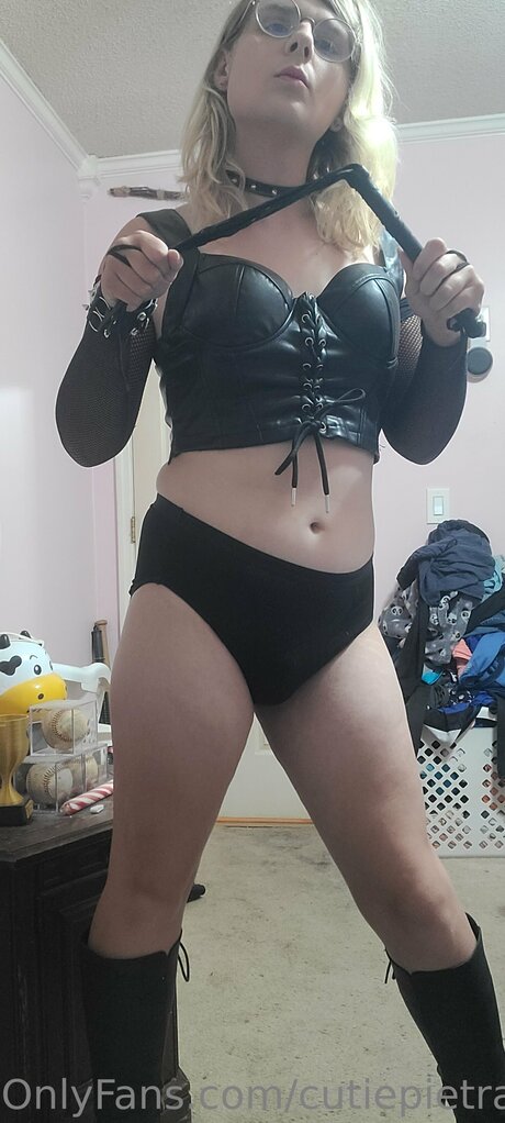 Cutiepietrans22 star erotic pic